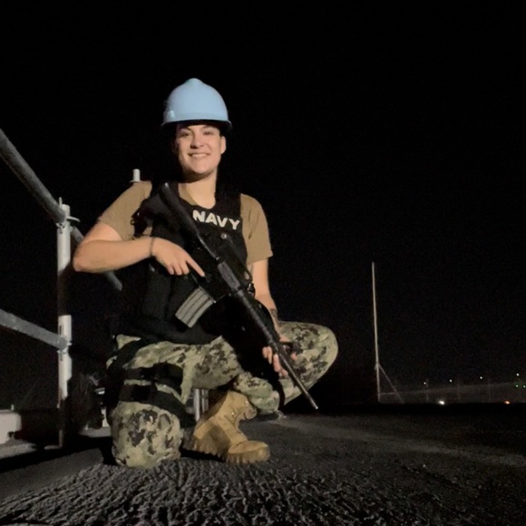 Meet your Posher, Danielle :) - Picture 3 of 4